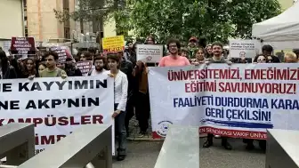 İstanbul Bilgi Üniversitesi Öğrencileri Kapatılma Kararına Karşı Nöbette