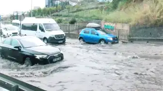 İstanbul'da Kuvvetli Sağanak: Yollar ve Tüneller Sular Altında Kaldı