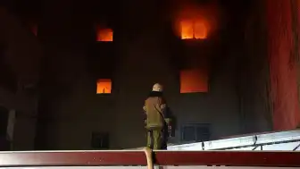 İzmir'de 5 Katlı Ayakkabı İmalathanesinde Yangın: 1 Yaralı