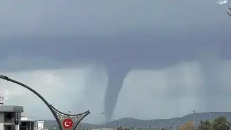 İzmir'in Menemen ilçesinde hortum oluştu
