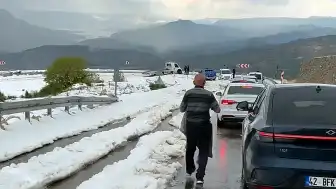 Karaman'da Ceviz Büyüklüğünde Dolu Yağışı Hayatı Felç Etti