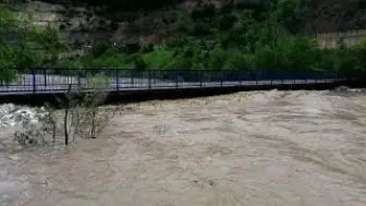 Kelkit Çayı'nda Debisi Yükseldi, Yeşilçam Köprüsü Ulaşıma Kapatıldı