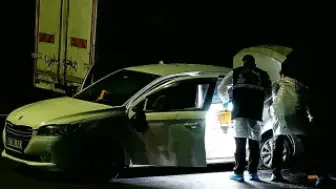 Küçükçekmece'de Polisten Kaçan Şüpheliler Kovalamaca Sonucu Yakalandı: Bir Polis Memuru Yaralandı