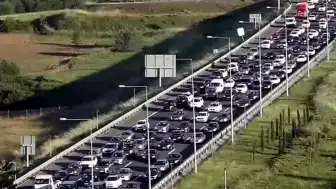 Kurban Bayramı Sonrası İstanbul'a Dönüş Trafiği Yoğun Seyretti