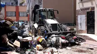Mersin'de Bir Evden Tonlarca Çöp Çıktı