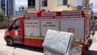 Mersin'de Spot Eşya Dükkanının Arkasında Yangın: Çevre Kara Dumanla Kaplandı