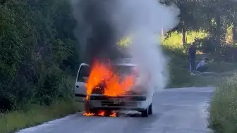 Osmaniye'de Ormana Yakın Noktada Alev Alan Otomobil Söndürüldü