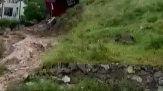Osmaniye'de Sağanak Nedeniyle Prefabrik Ev Devrildi