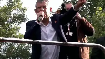 Özgür Özel, TBMM Önünde Konuştu: "Sıktım Dişimi Ama Artık Yeter"