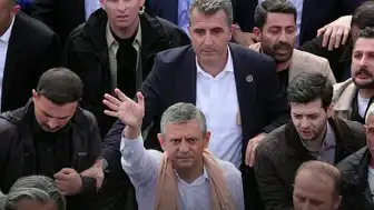 Özgür Özel'den Polis Müdahalesine Tepki: "Meclis'e Yürüyoruz"