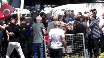 Özgür Özel'in İzmir Buluşmasında Gerginlik: 2 Gözaltı