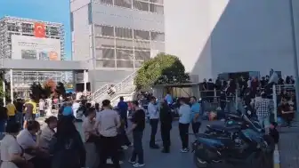 Pendik'te Alışveriş Merkezinde Yangın: Tahliye Başlatıldı