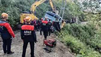 Rize'de kamyondan atlayan sürücü yaşamını yitirdi