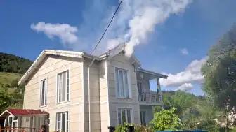 Sakarya'da Villada Yangın: Çatıda Hasar Oluştu