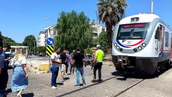 Selçuk'ta Hemzemin Geçitte Tren Kazası: 1 Yaralı