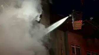 Şişli'de İş Yerinde Çıkan Motosiklet Yangını Binayı Sardı