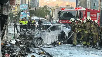 Şişli'de İş Yerine Giren Otomobil Yangına Neden Oldu: 2 Yaralı