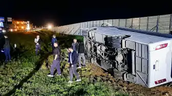 Taraftarları Taşıyan Midibüs Devrildi: 25 Yaralı