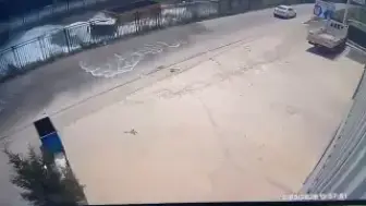 TIR, Sulama Kanalına Düştü: Sürücü Hafif Yaralandı