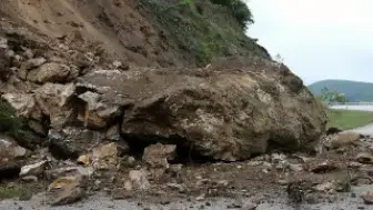 Tokat-Çat kara yolu heyelan nedeniyle ulaşıma kapandı