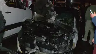 Üsküdar'da Park Halindeki Araçlarda Yangın Çıktı
