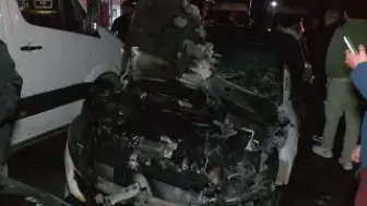 Üsküdar'da Park Halindeki Araçlarda Yangın Çıktı