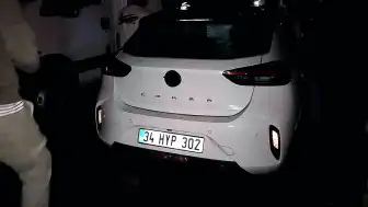 Üsküdar'da Park Halindeki Üç Araç Alevlere Teslim Oldu