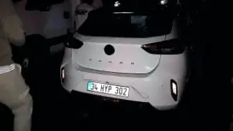 Üsküdar'da Park Halindeki Üç Araç Alevlere Teslim Oldu