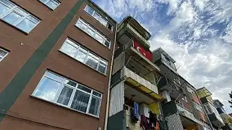 1,5 Yaşındaki Çocuk 5. Kattan Düşerek Hayatını Kaybetti