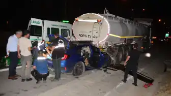 Adana TAG Otoyolu'nda Tankerle Çarpışan Otomobildeki Sürücü Yaşamını Yitirdi, 2 Çocuk Yaralandı