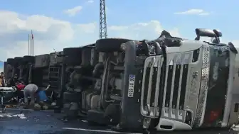 Ağrı'da Zincirleme Trafik Kazası: 1 Ölü, 4 Yaralı