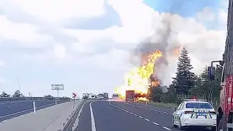 Aksaray'da TIR'da Çıkan Yangın Ormana Sıçradı