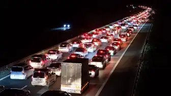 Anadolu Otoyolu Düzce Geçişinde Bayram Tatili Dönüşünde Yoğun Trafik