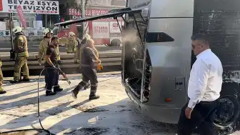 Avcılar'da Metrobüsün Motor Bölümünde Yangın Çıktı