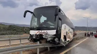 Aydın Kuyucak'ta Otobüs ve Otomobil Çarpıştı: 9 Yaralı