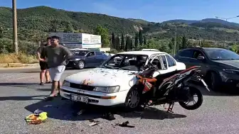 Aydın'da Üç Araçlı Kazada Motosiklet Otomobile Saplandı: 2 Yaralı