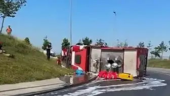 Bağcılar'da İtfaiye Aracı Devrildi, Trafik Durdu