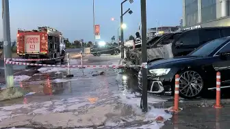 Bakırköy'de Galeride Park Halindeki 4 Lüks Otomobil Kundaklanmış Olabilir: 50 Milyon TL Zarar