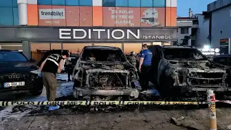 Bakırköy'de Oto Galerde Yangın: 50 Milyon TL'lik 4 Araç Kül Oldu, Kundaklama Şüphesi Araştırılıyor