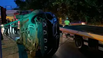 Bakırköy'de Trafik Kazası: Kontrolden Çıkan Otomobil Devrildi