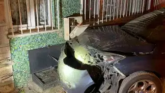 Bursa'da Alkollü Sürücünün Çarptığı Araç Doğalgaz Kutusunu Patlattı: Mahalle Sakinleri Tahliye Edildi