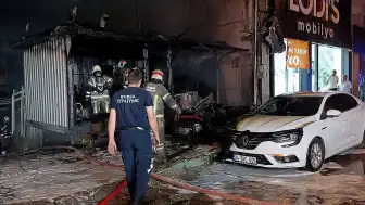 Bursa'da Depo ve Otomobilde Yangın: Maddi Hasar Oluştu