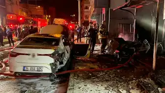 Bursa'da Mobilya Deposu Kül Oldu