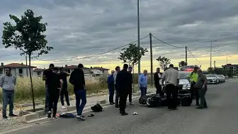 Çorlu'da Motosiklet ve Otomobil Çarpıştı: Kaza Anı Güvenlik Kamerasına Yansıdı