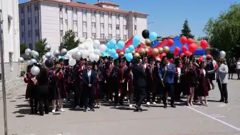 Çubuk Fen Lisesi Mezuniyet Töreni: 90 Öğrenci Diplomalarını Aldı