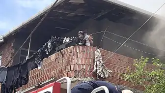 Darıca'da Boş Binada Yangın: Anne ve Kızı Dumandan Etkilendi