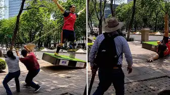 Dünya Kupası Öncesi Meksika'da Öğretmenlerden Büyük Protesto: Futbolcu Heykelleri Devrildi