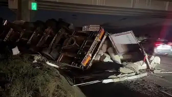 Düzce'de Otoyolda TIR Devrildi: 6 Yaralı