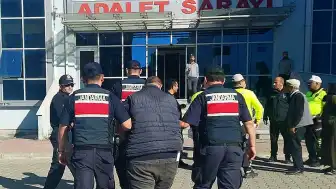 Edirne'de Takside 4 Kaçak Göçmen Yakalandı, Sürücü Tutuklandı