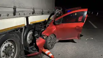 Edirne'de Tıra Arkadan Çarpan Otomobilin Sürücüsü Hayatını Kaybetti